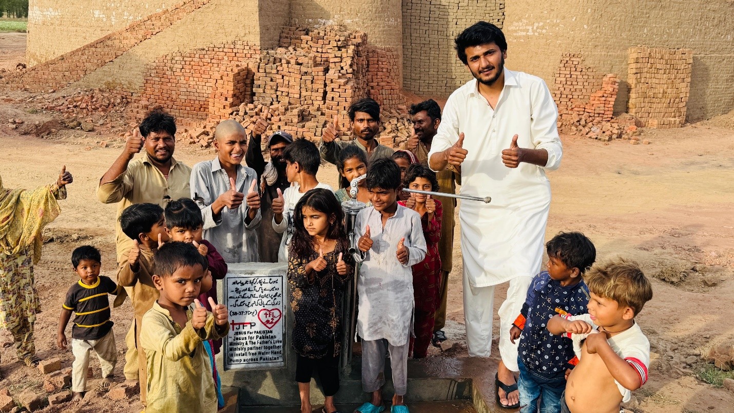 Water pump installed in Punjab, Pakistan in collaboration with Evangelist Fraz Gill